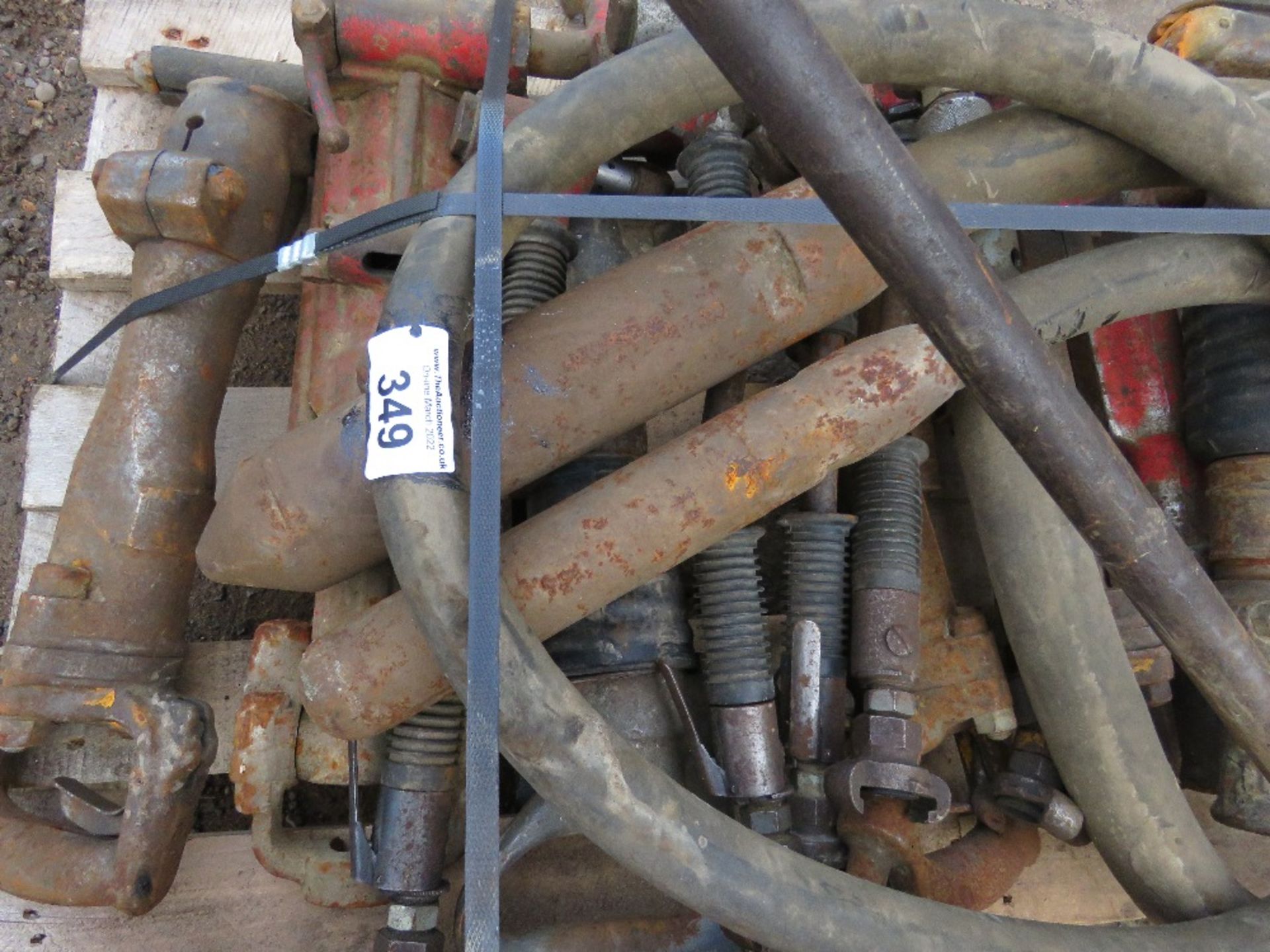 PALLET CONTAINING 2 ROCK DRILLS, BREAKERS AND DEMOLITION PICKS. - Image 4 of 5