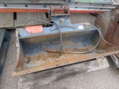 CANGINI 35MM PINNED EXCAVATOR 1M WIDE HYDRAULIC TILTING GRADING BUCKET, LITTLE USED.