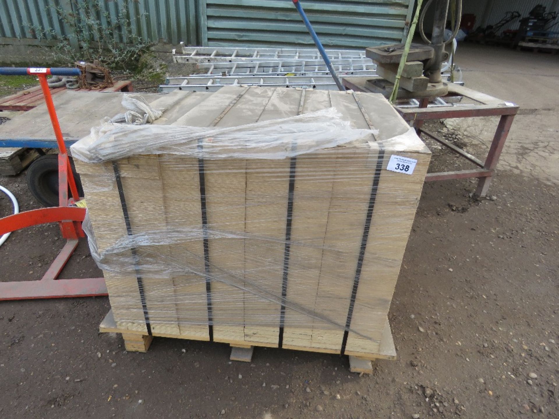 PALLET OF PLYWOOD PACKING BOARDS.