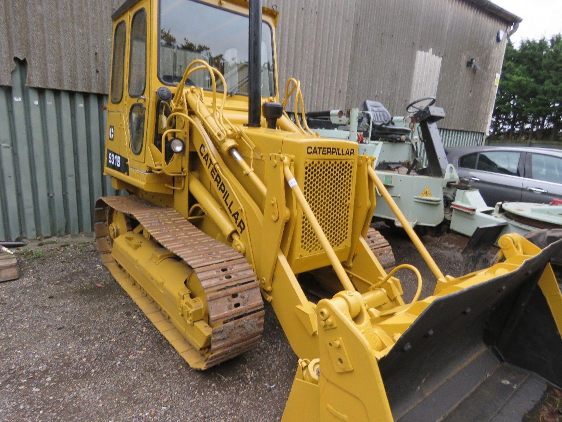 CATERPILLAR 931B TRACKED LOADING SHOVEL.