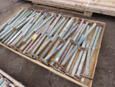 PALLET CONTAINING APPROXIMATELY 60NO SCAFFOLD POLES WITH SECURING BASE PLATES. 60CM-106CM APPROX MAI