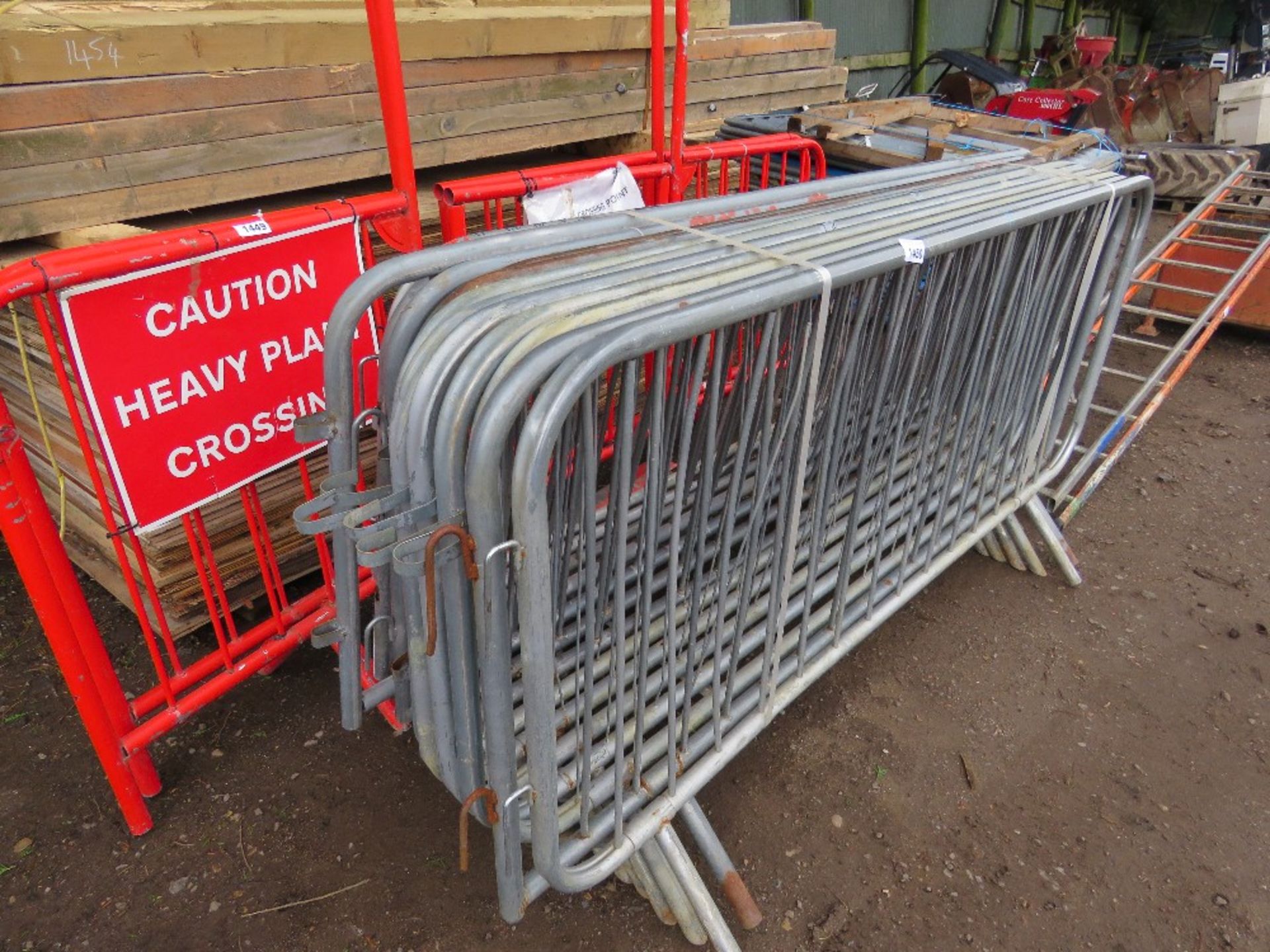 14 X METAL PEDESTRIAN BARRIERS. THIS LOT IS SOLD UNDER THE AUCTIONEERS MARGIN SCHEME, THEREFORE NO V - Image 2 of 2