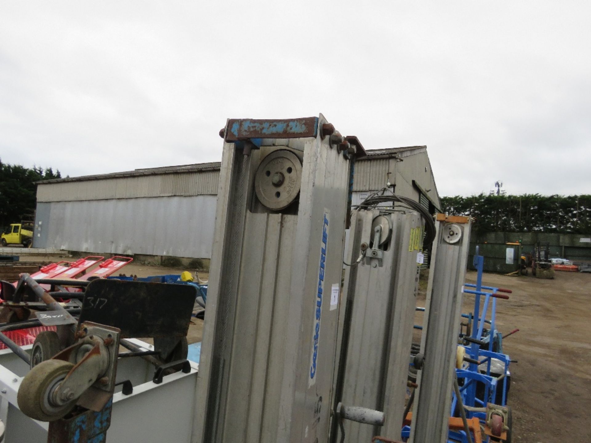GENIE SL20 MANUAL OPERATED MATERIAL LIFT UNIT. WITH FORKS. DIRECT FROM LOCAL COMPANY. - Image 5 of 5