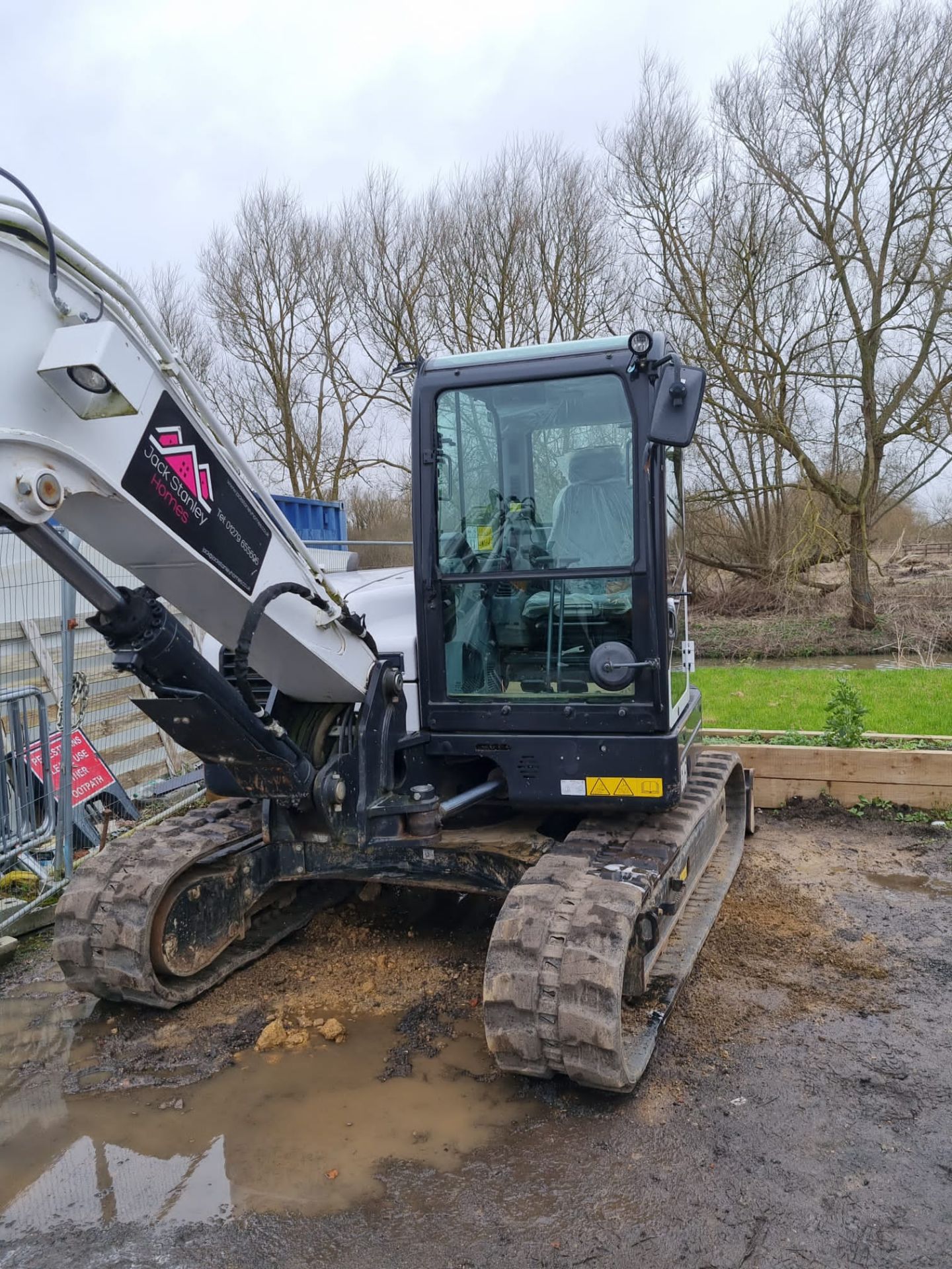 BOBCAT E85 RUBBER TRACKED EXCAVATOR YEAR 2018 BUILD, 395 REC HOURS. OWNED BY VENDOR FROM NEW. PURCHA - Image 4 of 13