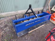 OXDALE XD 6FT WIDE TRACTOR MOUNTED GRADING BOX, LITTLE USED.