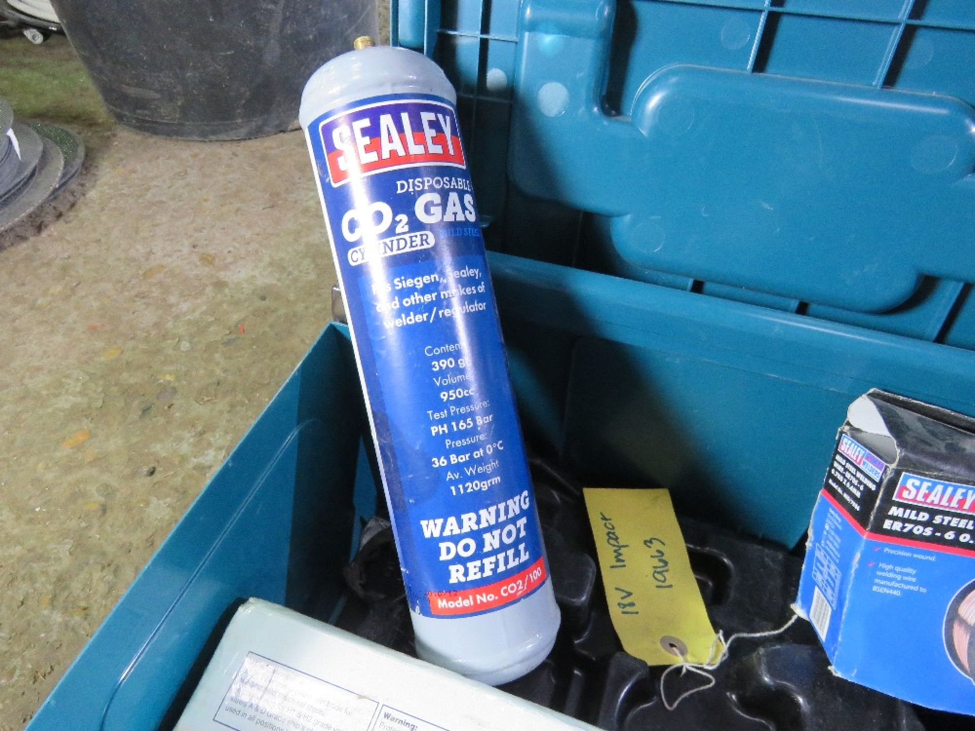 BOX OF WELDING SUNDRIES. SOURCED FROM COMPANY LIQUIDATION. THIS LOT IS SOLD UNDER THE AUCTIONEERS M - Image 4 of 4