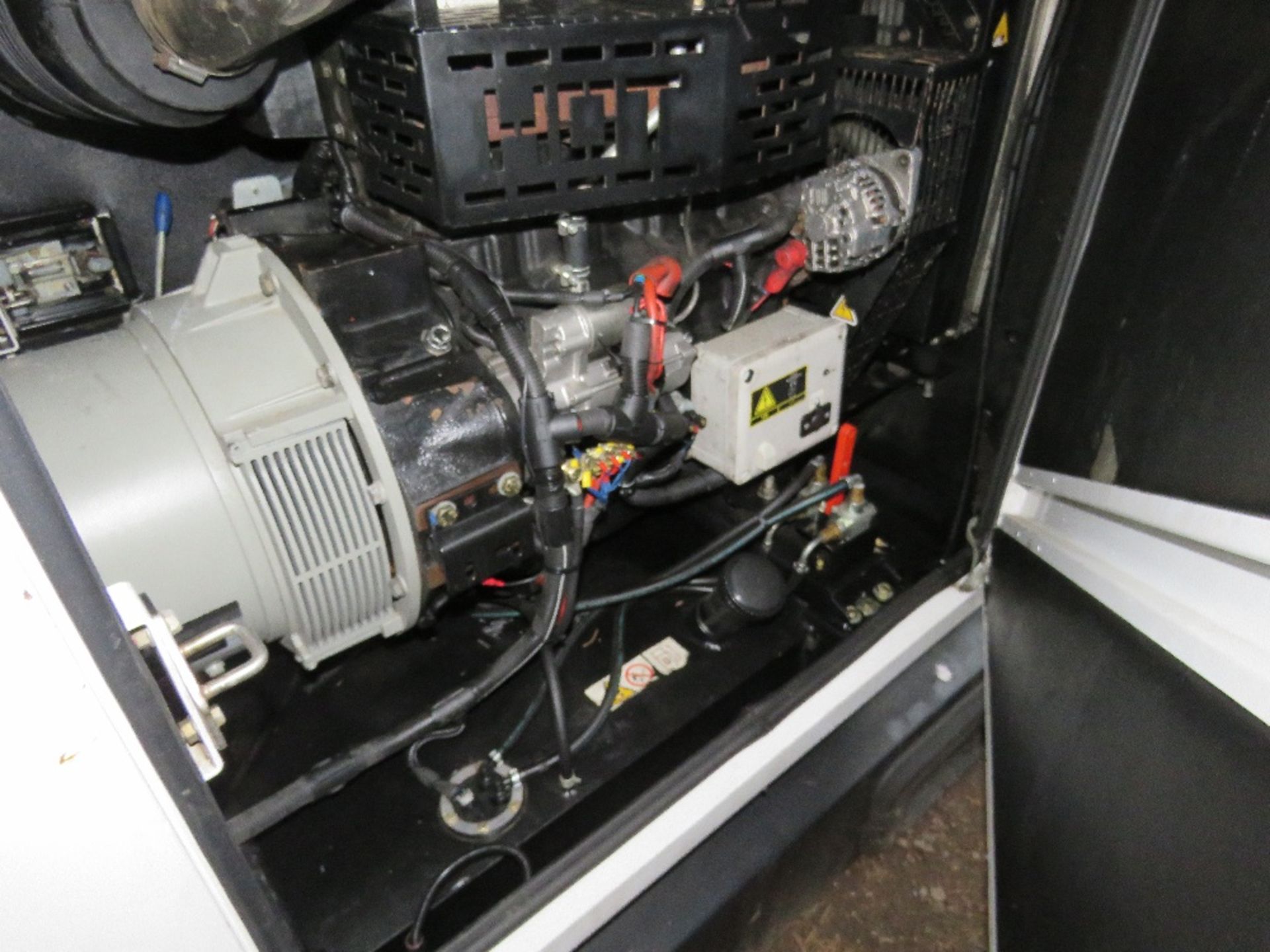 R44 SKID MOUNTED GENERATOR, 2624 REC HOURS. MITSUBISHI 4 CYLINDER ENGINE. LEROY SOMER ALTERNATOR. UN - Image 7 of 9