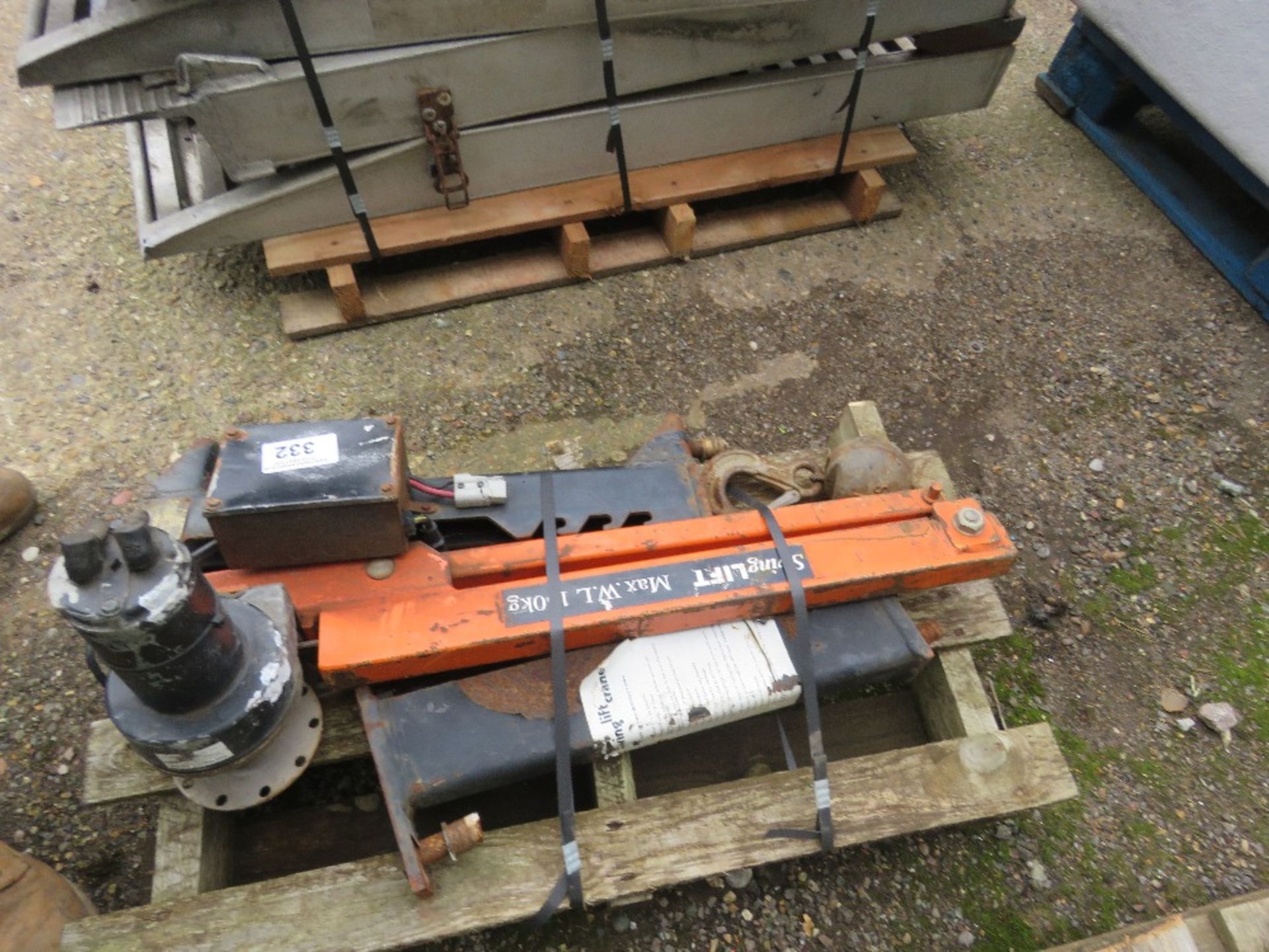 SWING LIFT 150KG RATED MINI CRANE. THIS LOT IS SOLD UNDER THE AUCTIONEERS MARGIN SCHEME, THEREFORE N - Image 2 of 2