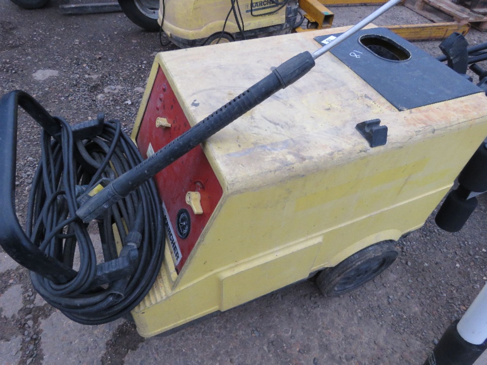 LARGE KARCHER 240VOLT STEAM CLEANER. - Image 4 of 4