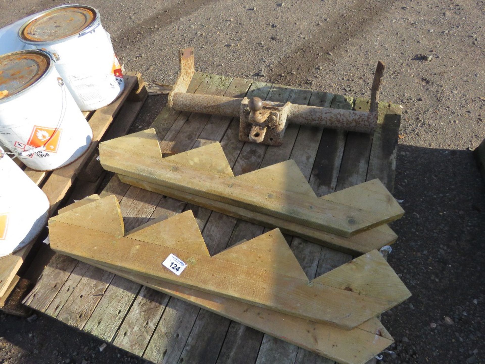 4 X SHORT DECKING STAIR SIDE RUNNERS PLUS A TOW BAR. THIS LOT IS SOLD UNDER THE AUCTIONEERS MARGIN S - Image 2 of 2