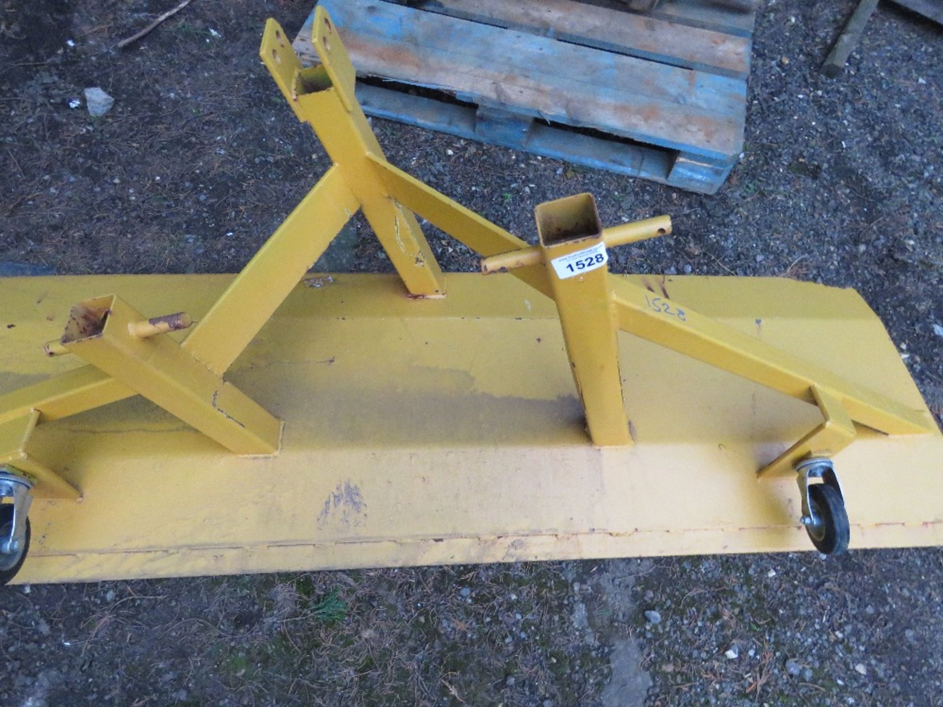 TRACTOR 3 POINT LINKAGE MOUNTED SNOW PLOUGH 7FT WIDE APPROX.