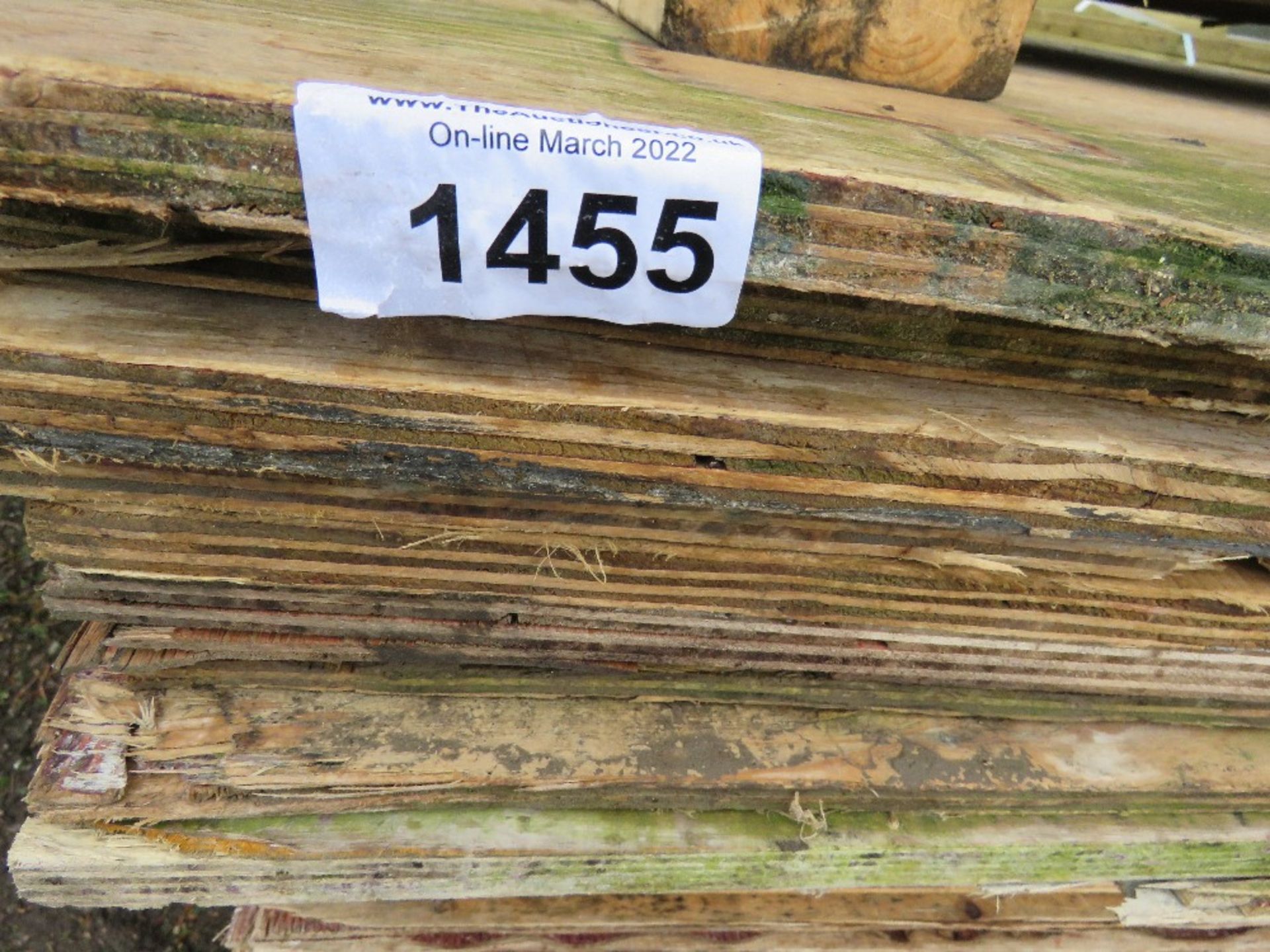 STACK OF APPROXIMATELY 54NO ASSORTED TIMBER SHEETS, MAJORITY APPEAR TO BE PLYWOOD, PRE USED. THIS LO - Image 3 of 4