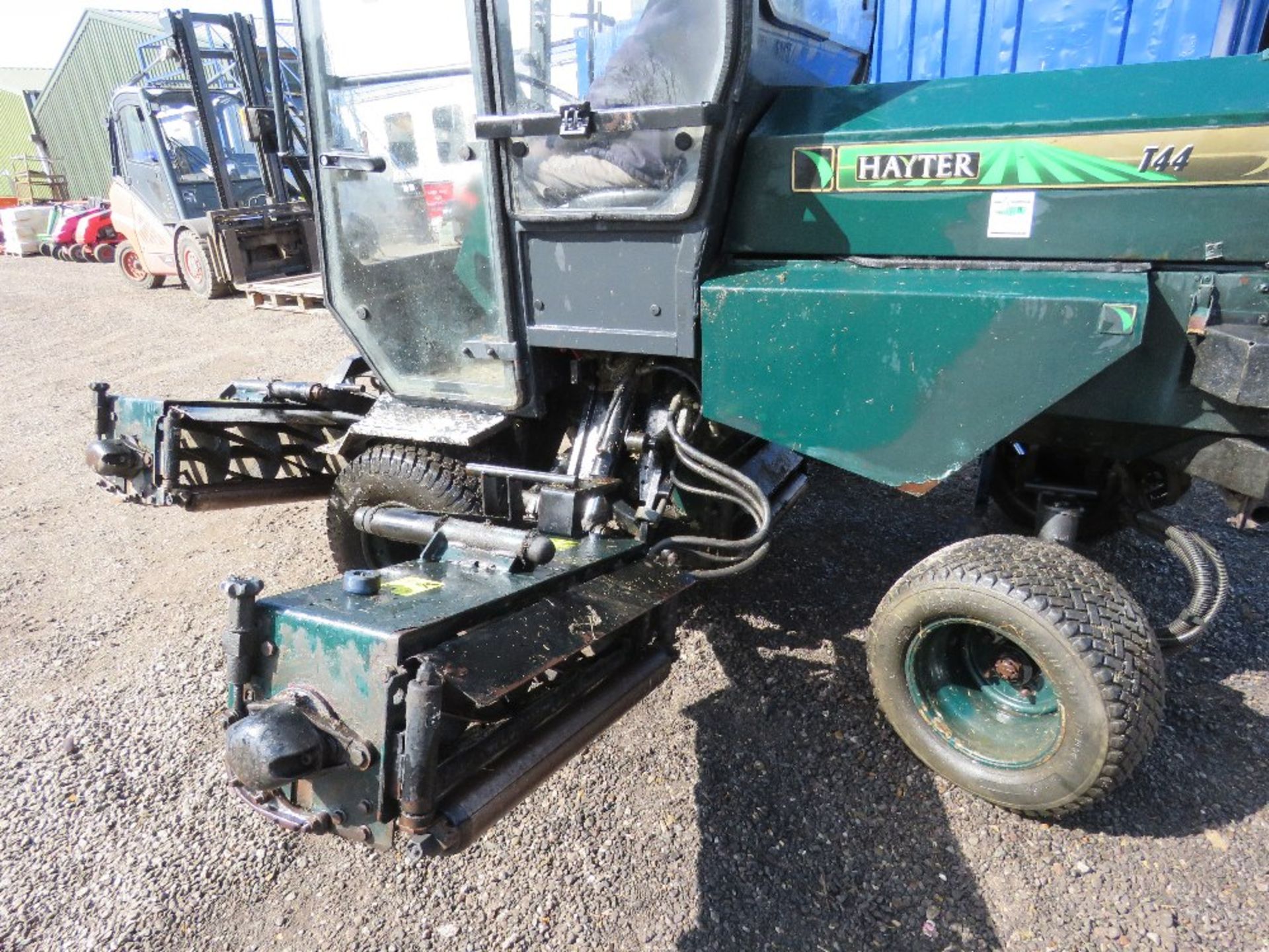 HAYTER 5 GANG T44 CABBED RIDE ON CYLINDER MOWER WITH KUBOTA ENGINE. WHEN TESTED WAS SEEN TO DRIVE, M - Image 6 of 13