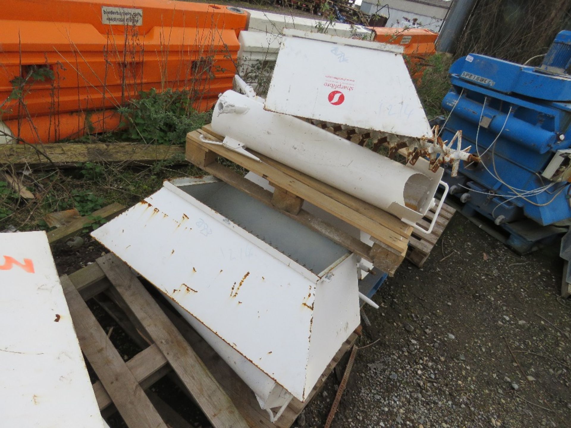 QUANTITY OF SCREED ADDITIVE MIXING UNITS INCLUDING CONVEYOR PARTS ETC. - Image 9 of 9