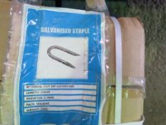 BOX CONTAINING 25KG OF 25MM X 2.7MM GALVANISED FENCING STAPLES.