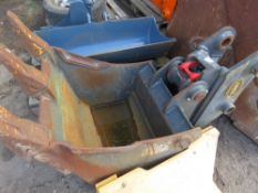 ORIEL 55MM PINNED EXCAVATOR QUICK HITCH PLUS A 2FT TOOTHED BUCKET, LITTLE USED.