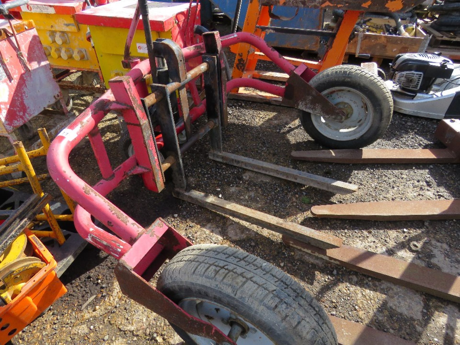 ROUGH TERRAIN PALLET TRUCK.