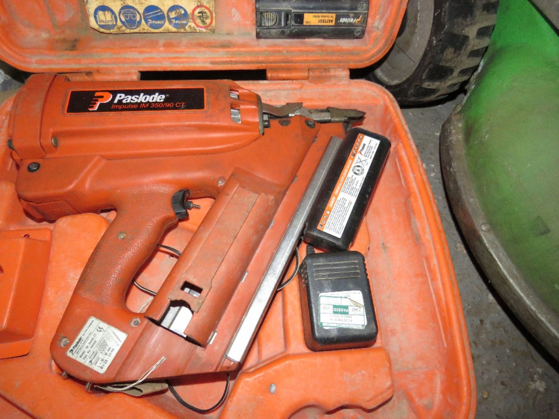 PASLODE FIRST FIX NAIL GUN IN CASE PLUS A BOX OF NAILS. THIS LOT IS SOLD UNDER THE AUCTIONEERS MARGI