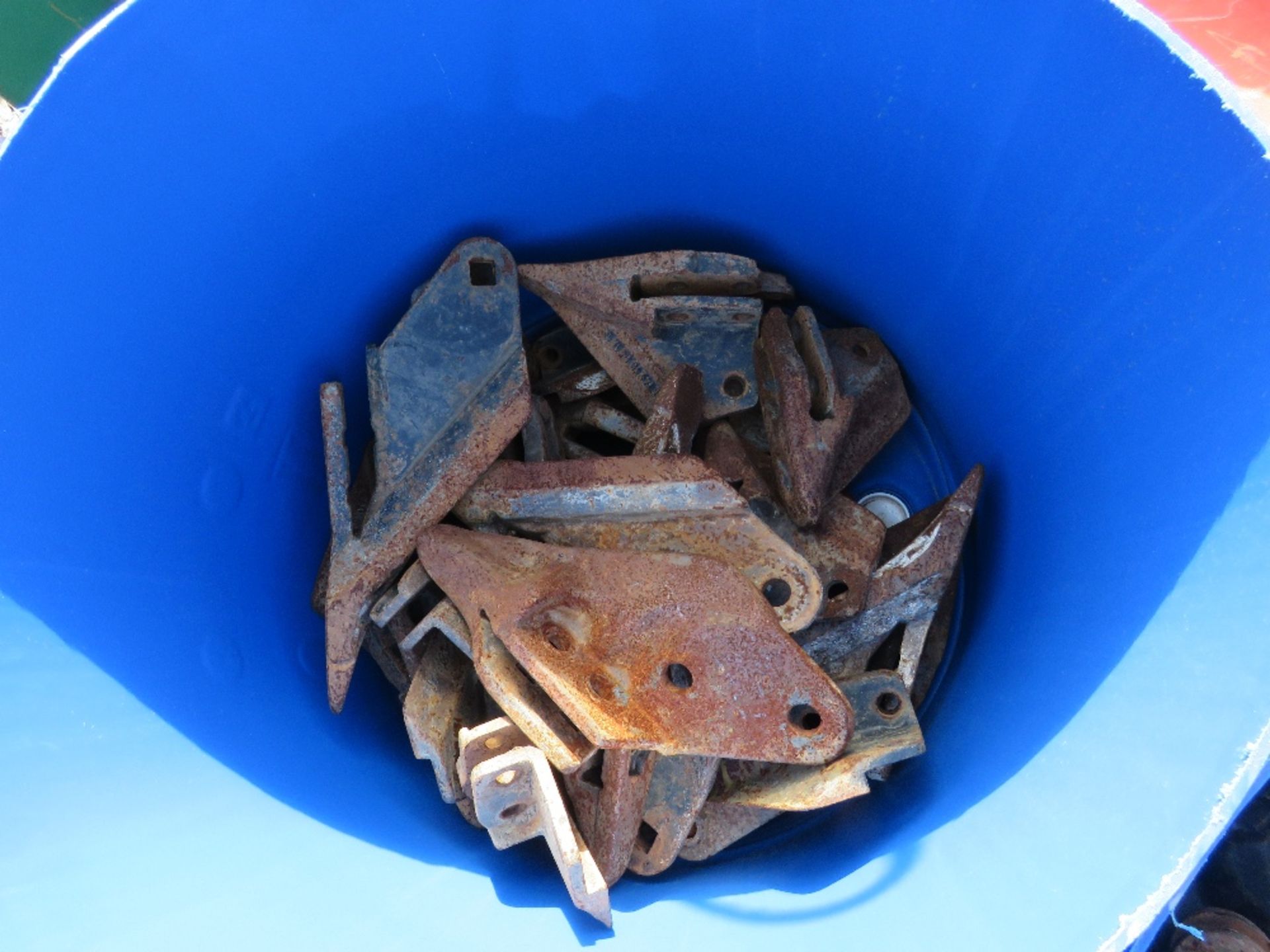 2 X PLASTIC BINS CONTAINING ASSORTED EXCAVATOR BUCKET TEETH. - Image 2 of 3