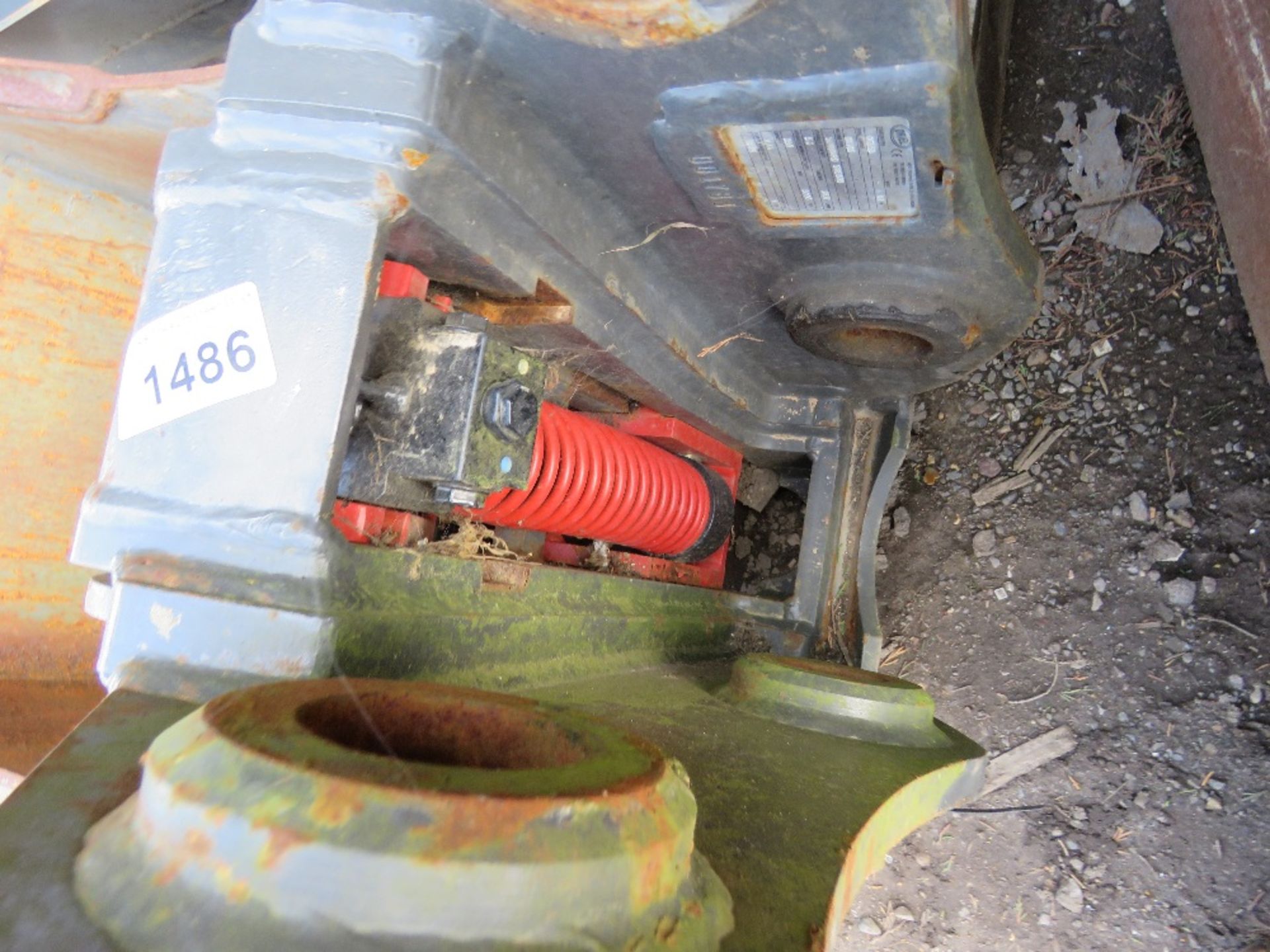 ORIEL 55MM PINNED EXCAVATOR QUICK HITCH PLUS A 2FT TOOTHED BUCKET, LITTLE USED. - Image 4 of 5