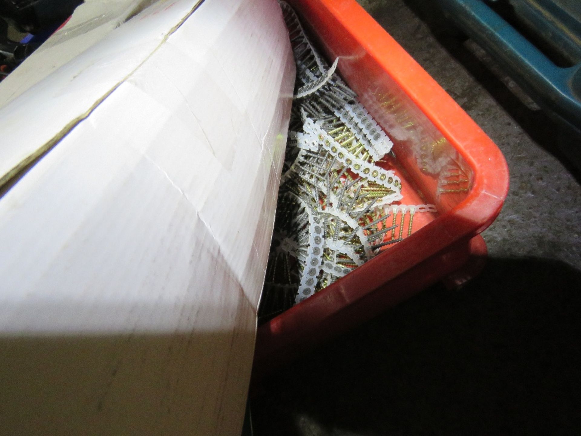 BOX OF COLLATED SCREWS. - Image 3 of 3
