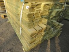 LARGE PACK OF PRESSURE TREATED FEATHER EDGE FENCE CLADDING BOARDS. MIXED LENGTH 1.7-1.9M LENGTH X 10