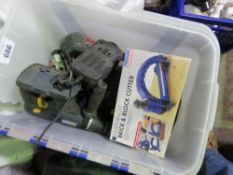 BOX OF POWER TOOLS, CHARGER AND A SMALL BLOCK/BRICK SPLITTER. THIS LOT IS SOLD UNDER THE AUCTIONEERS