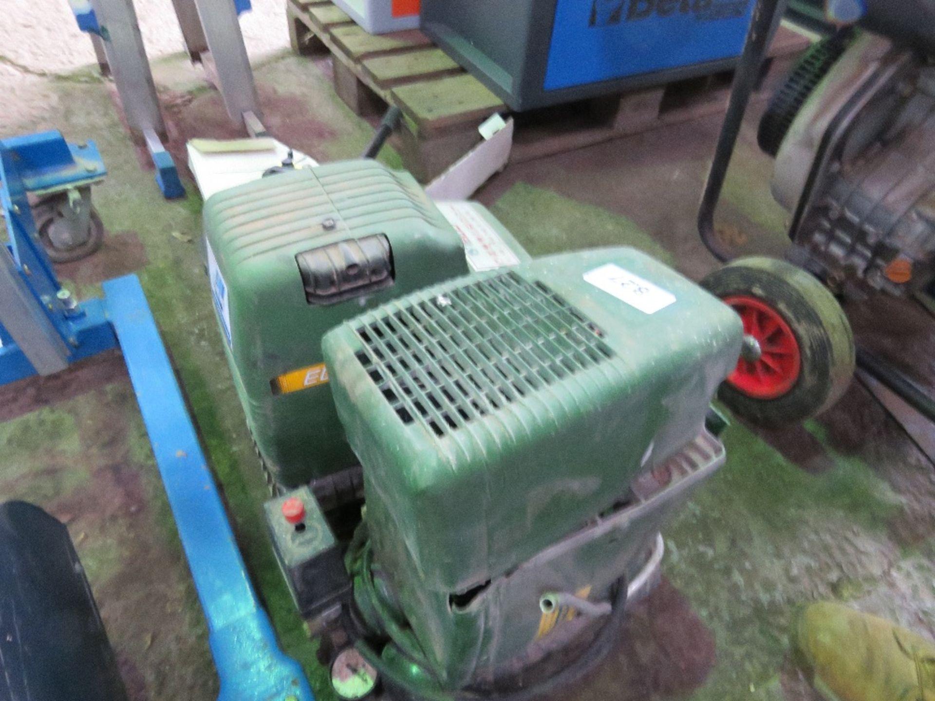 2 X SMALL SIZED COMPRESSORS. THIS LOT IS SOLD UNDER THE AUCTIONEERS MARGIN SCHEME, THEREFORE NO VAT - Image 2 of 2
