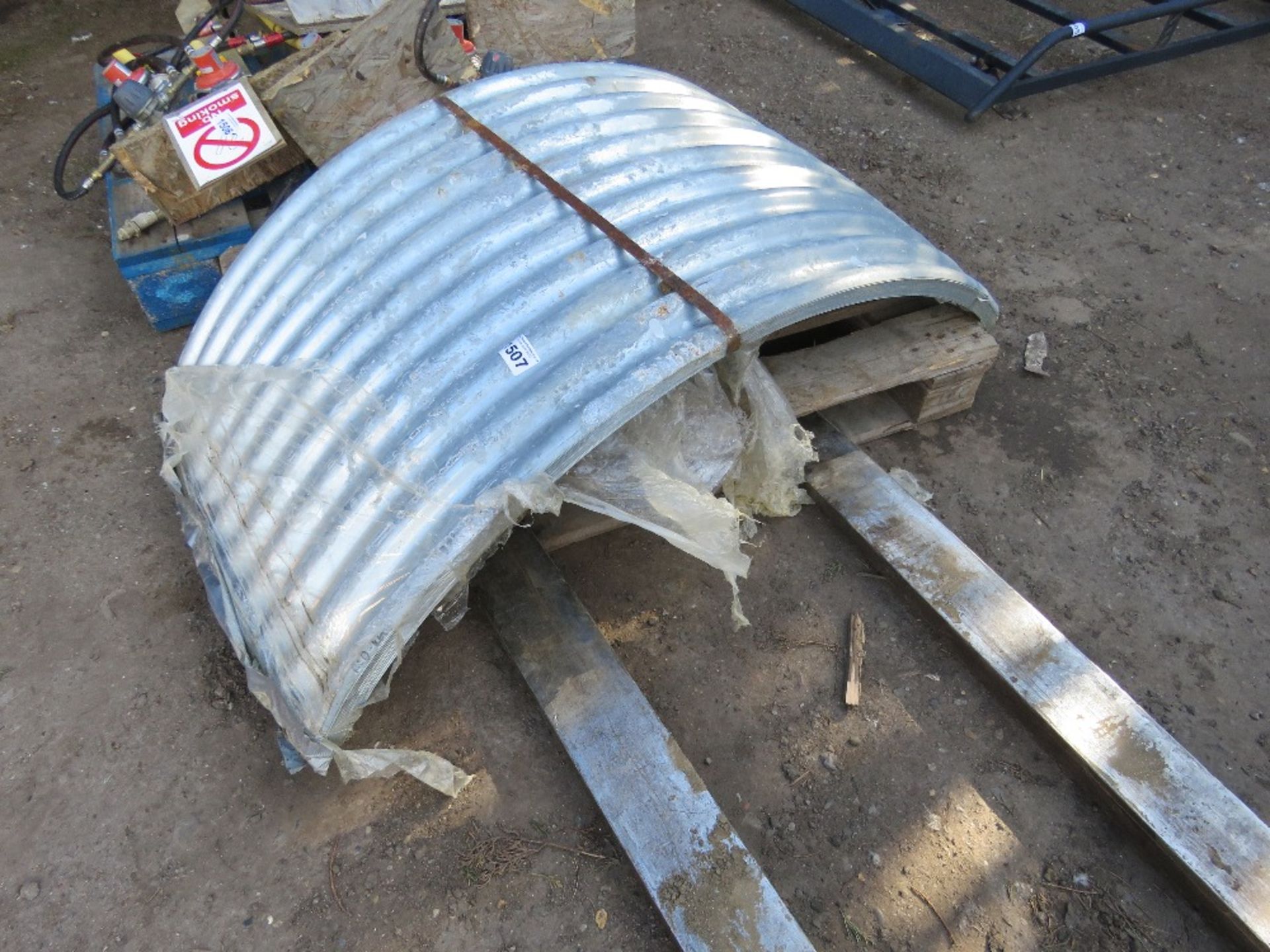 BID INCREMENT NOW £20 ON THIS LOT..PACK OF UNUSED CURVED GALVANISED TIN ROOFING/CLADDING SHEETS.