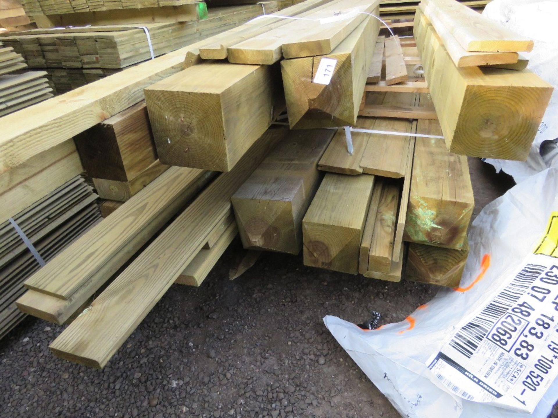 2 X PALLETS OF FENCE POSTS AND TIMBERS. - Image 2 of 3