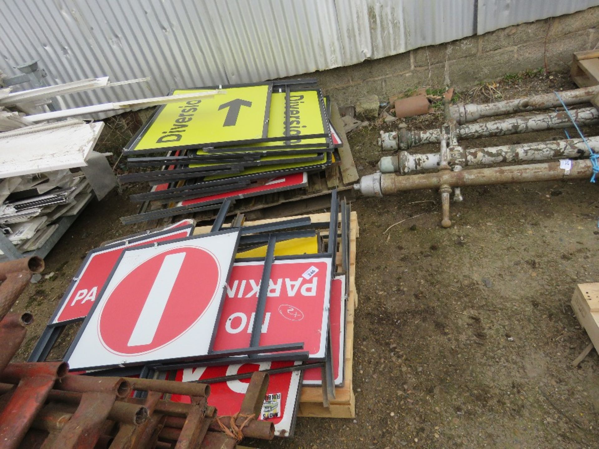 2 X PALLETS OF ASORTED ROAD SIGNS INCLUDING 4 X UNUSED DIVERSION SIGNS. - Image 2 of 2