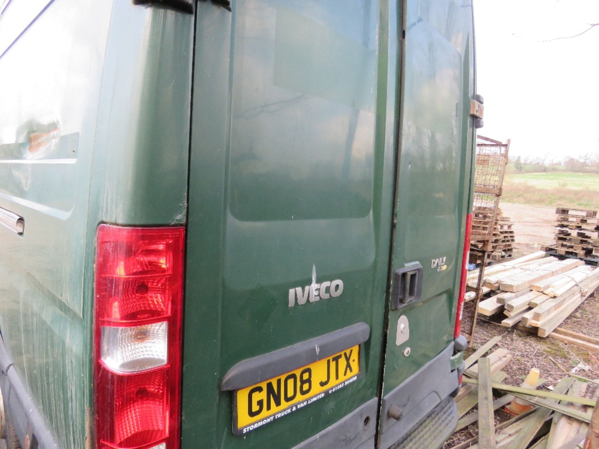 IVECO 35.125 PANEL VAN WITH HIGH ROOF REG:GN08 JTX. MOT EXPIRED, V5 TO APPLY FOR. WHEN TESTED WAS SE - Image 6 of 9
