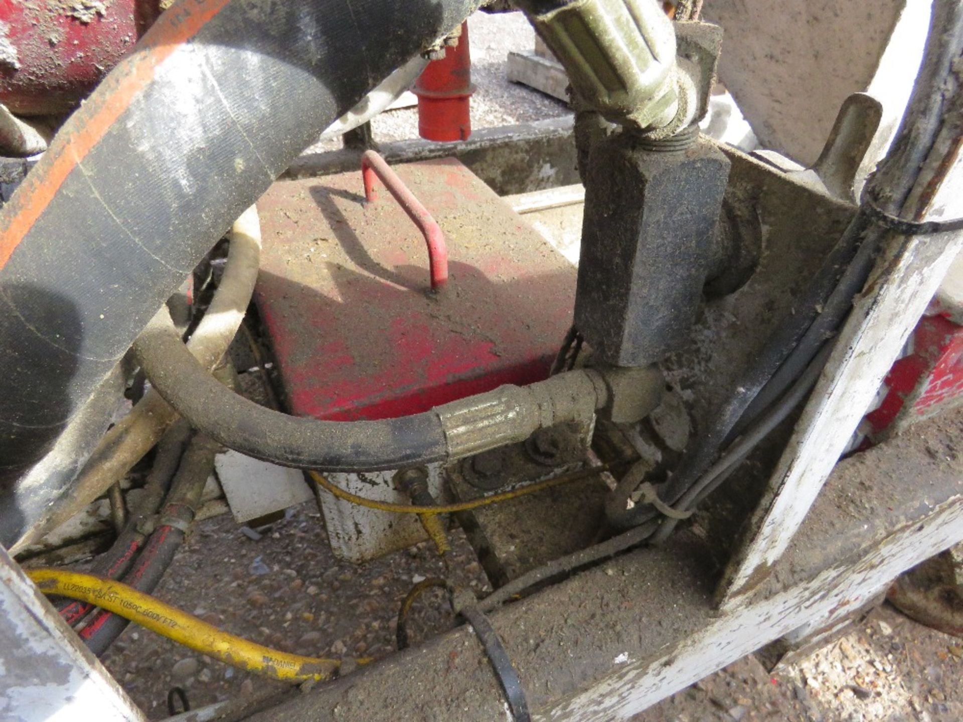 SUN CONSTRUCTION INC 320E TYPE SCREED / MORTAR / RENDER PUMP . TWIN PISTON UNIT THAT IS 3 PHASE POWE - Image 4 of 4