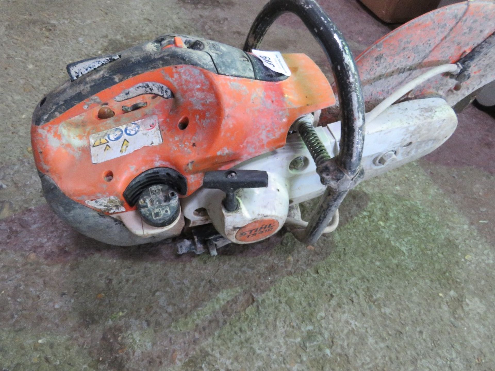 STIHL TS410 PETROL SAW. THIS LOT IS SOLD UNDER THE AUCTIONEERS MARGIN SCHEME, THEREFORE NO VAT WILL - Image 2 of 3