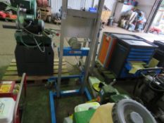 GENIE MANUAL FORKLIFT UNIT, RETIREMENT SALE.