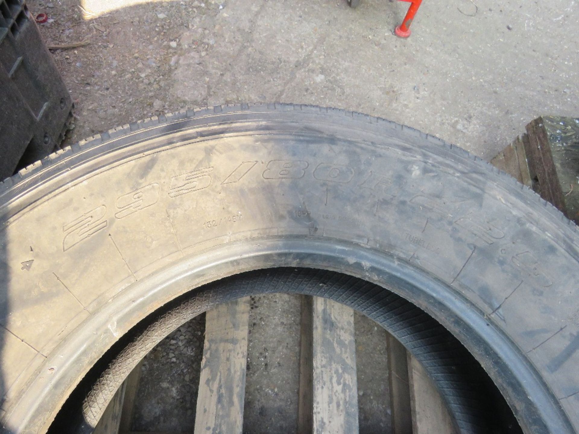 LORRY TYRE, 295/80R22.5 SIZE. THIS LOT IS SOLD UNDER THE AUCTIONEERS MARGIN SCHEME, THEREFORE NO VA - Image 2 of 3
