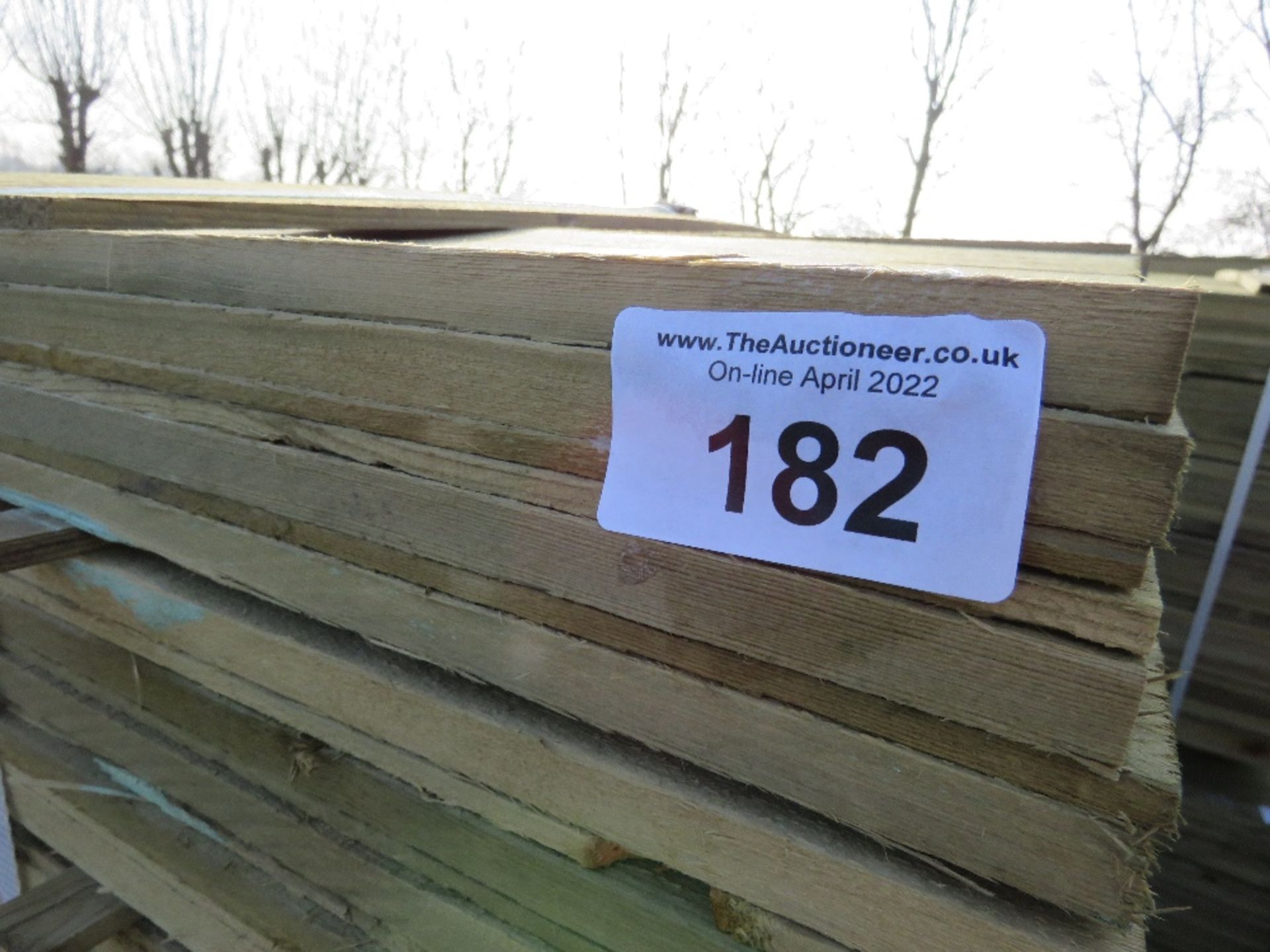 LARGE PACK OF PRESSURE TREATED FEATHER EDGE FENCE CLADDING BOARDS. 1.65M LENGTH X 100MM WIDTH APPROX - Image 4 of 4
