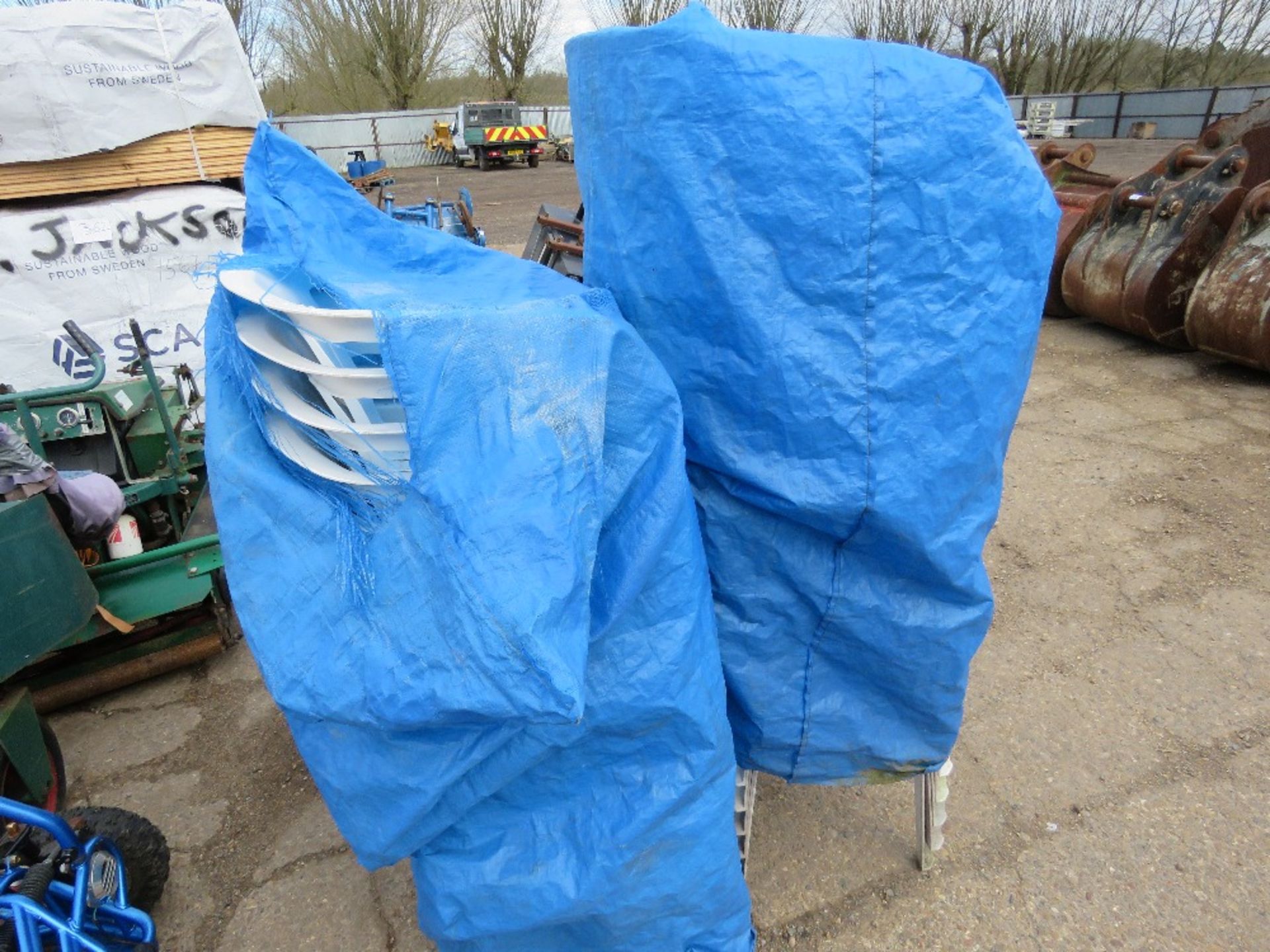 LARGE QUANTITY OF PLASTIC GARDEN/MARQUEE CHAIRS. THIS LOT IS SOLD UNDER THE AUCTIONEERS MARGIN SCHEM - Image 2 of 2