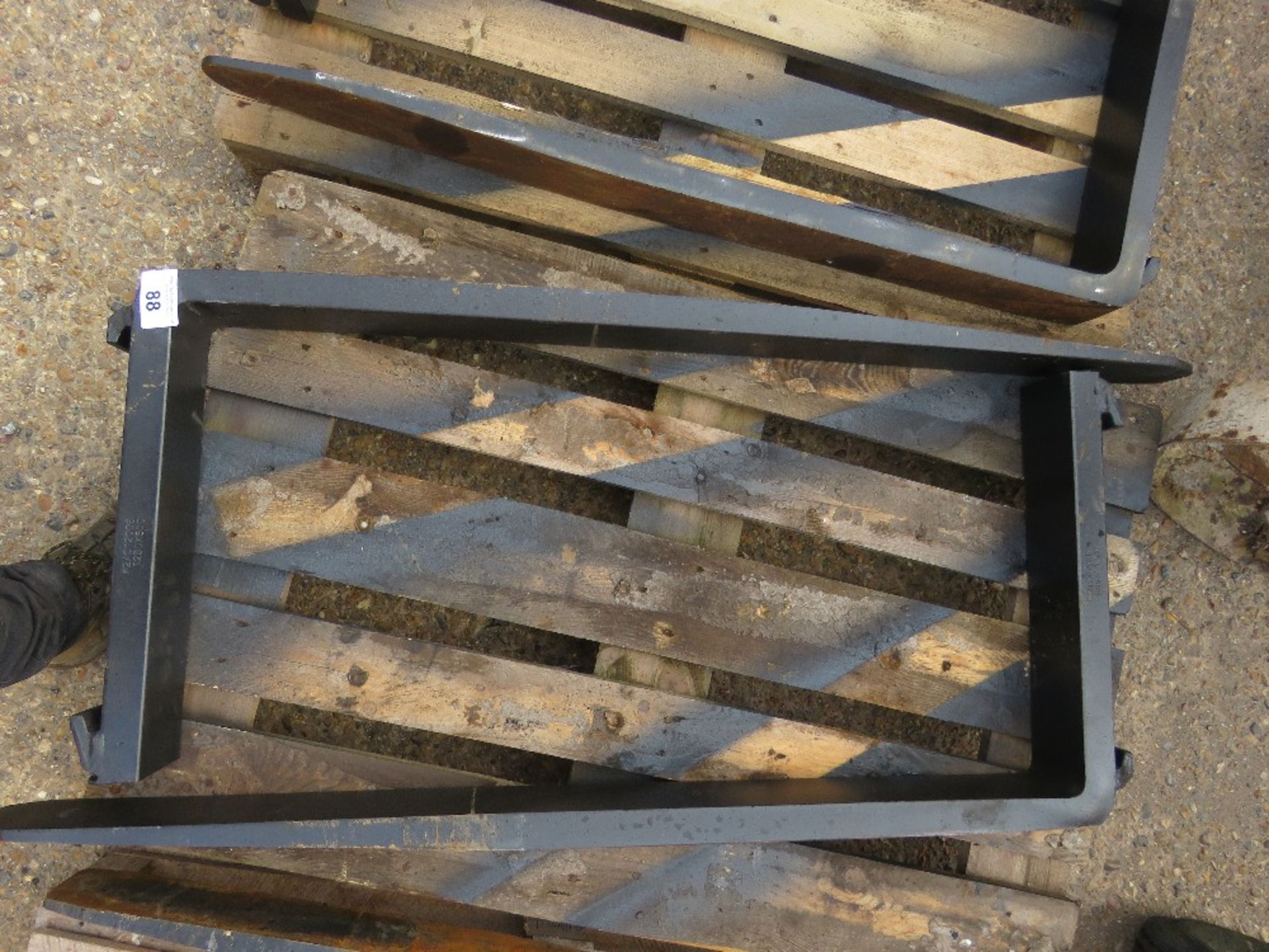 PAIR OF FORKLIFT TINES, SUITABLE FOR 16" CARRIAGE.