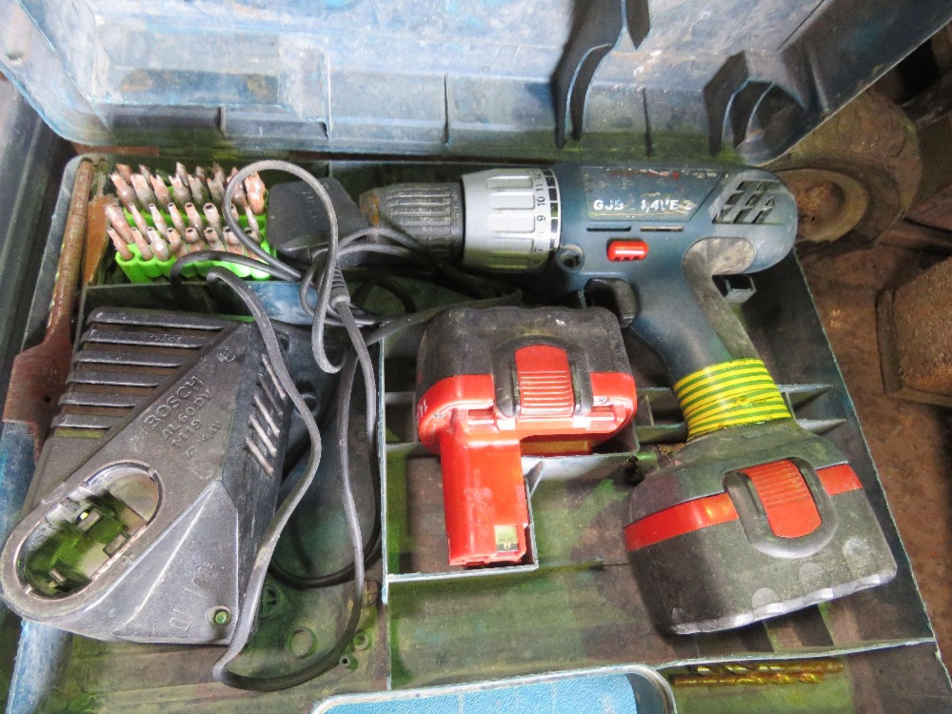 2 X BATTERY DRILLS, MAKITA AND BOSCH. - Image 2 of 3