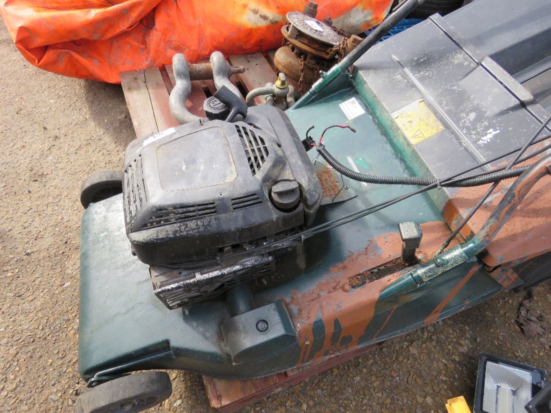 HAYTER HARRIER MOWER WITH COLLECTOR. - Image 2 of 2