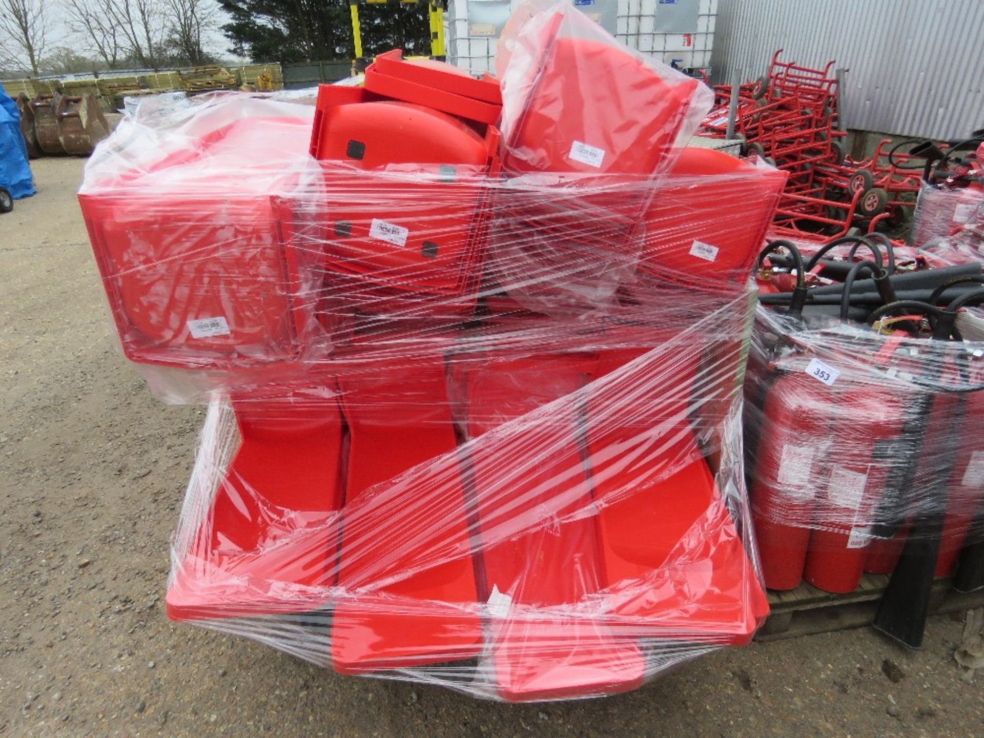 PALLET OF PLASTIC FIRE EXTINGUISHER STANDS.. SOURCED FROM LONDON OFFICE BLOCK. - Image 3 of 3