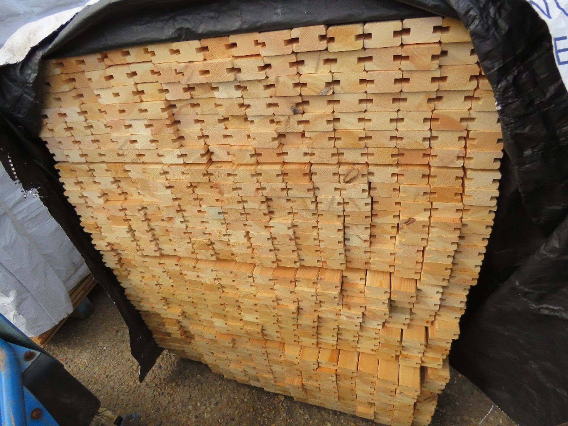 LARGE PACK OF UNTREATED H SECTION BATTENS, 1.56M LENGTH X 55MM WIDTH X 35MM DEPTH APPROX.