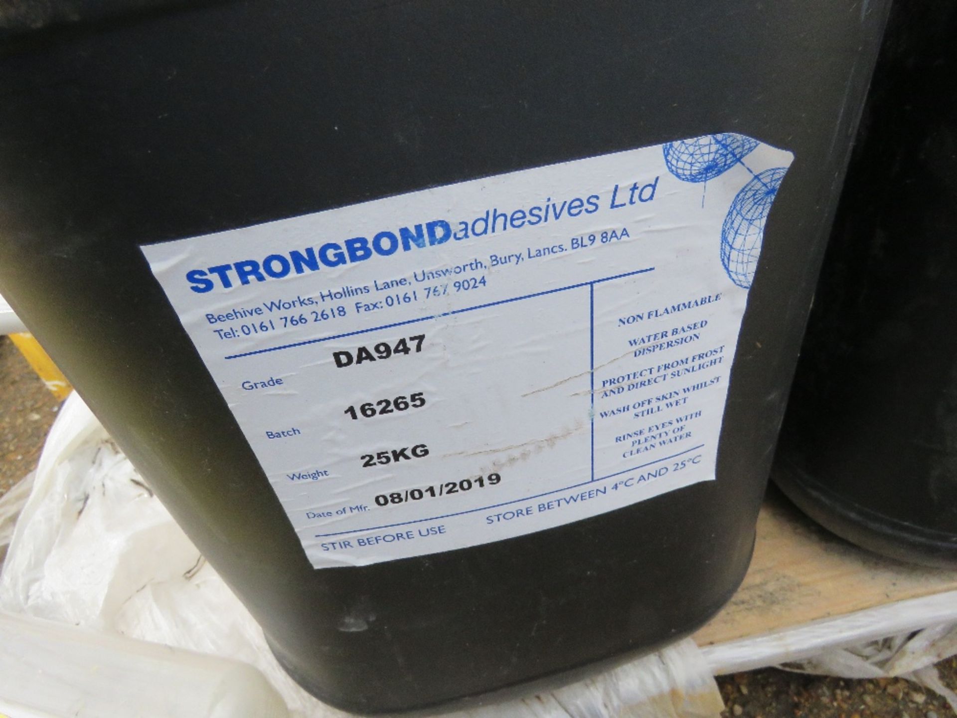 9 X DRUMS OF STRONGBOND DA847. SOURCED FROM DEPOT CLEARANCE, HAVING BEEN USED BY A COMPANY THAT SPR - Image 2 of 3