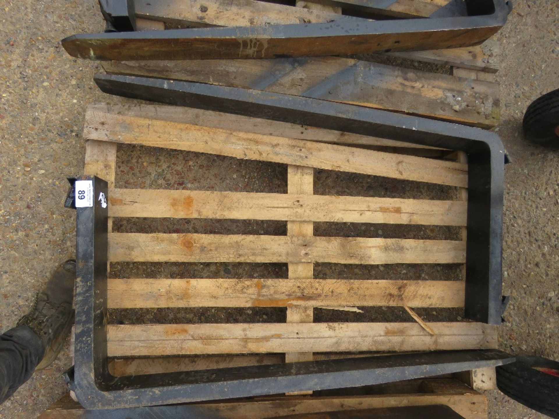 PAIR OF FORKLIFT TINES, SUITABLE FOR 16" CARRIAGE.