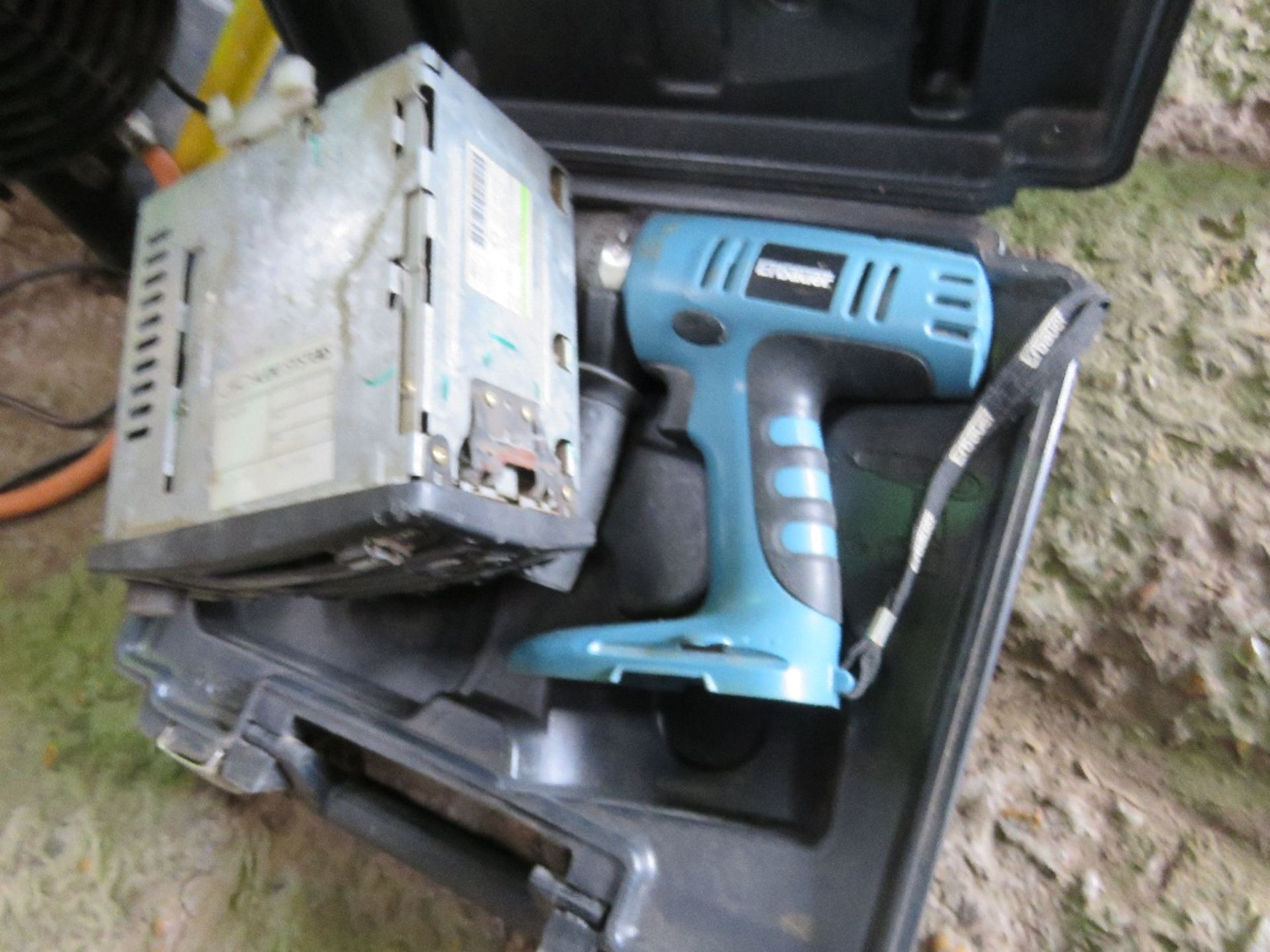 CAR RADIO, ELECTRIC CHAINSAW PLUS A BATTERY DRILL BODY. THIS LOT IS SOLD UNDER THE AUCTIONEERS MARGI - Image 3 of 4