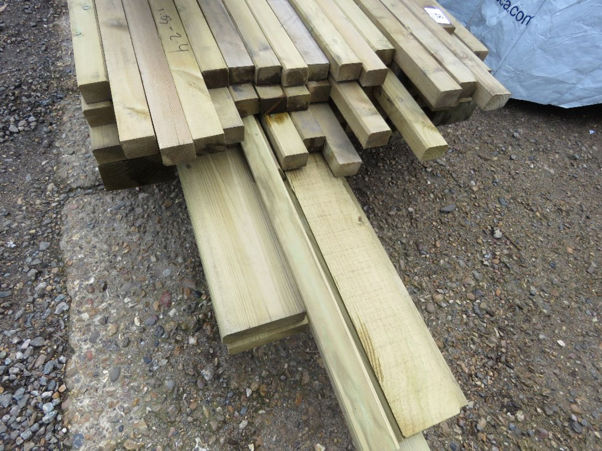SMALL BUNDLE OF ASSORTED TREATED FENCING TIMBER 1.83M - 2.4M LENGTH APPROX. - Image 3 of 3