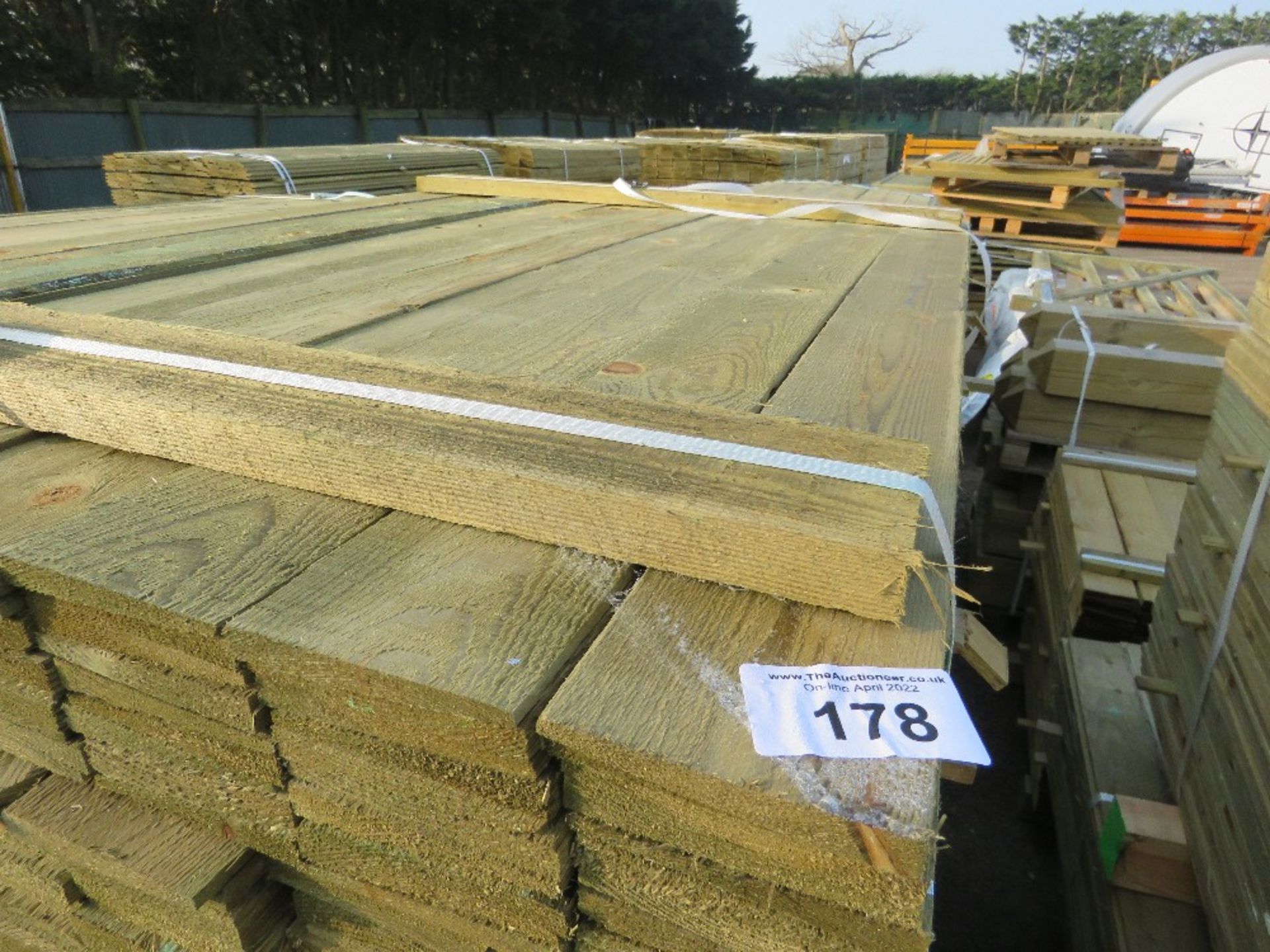 LARGE PACK OF PRESSURE TREATED FEATHER EDGE FENCE CLADDING BOARDS. 1.5M LENGTH X 100MM WIDTH APPROX. - Image 3 of 3