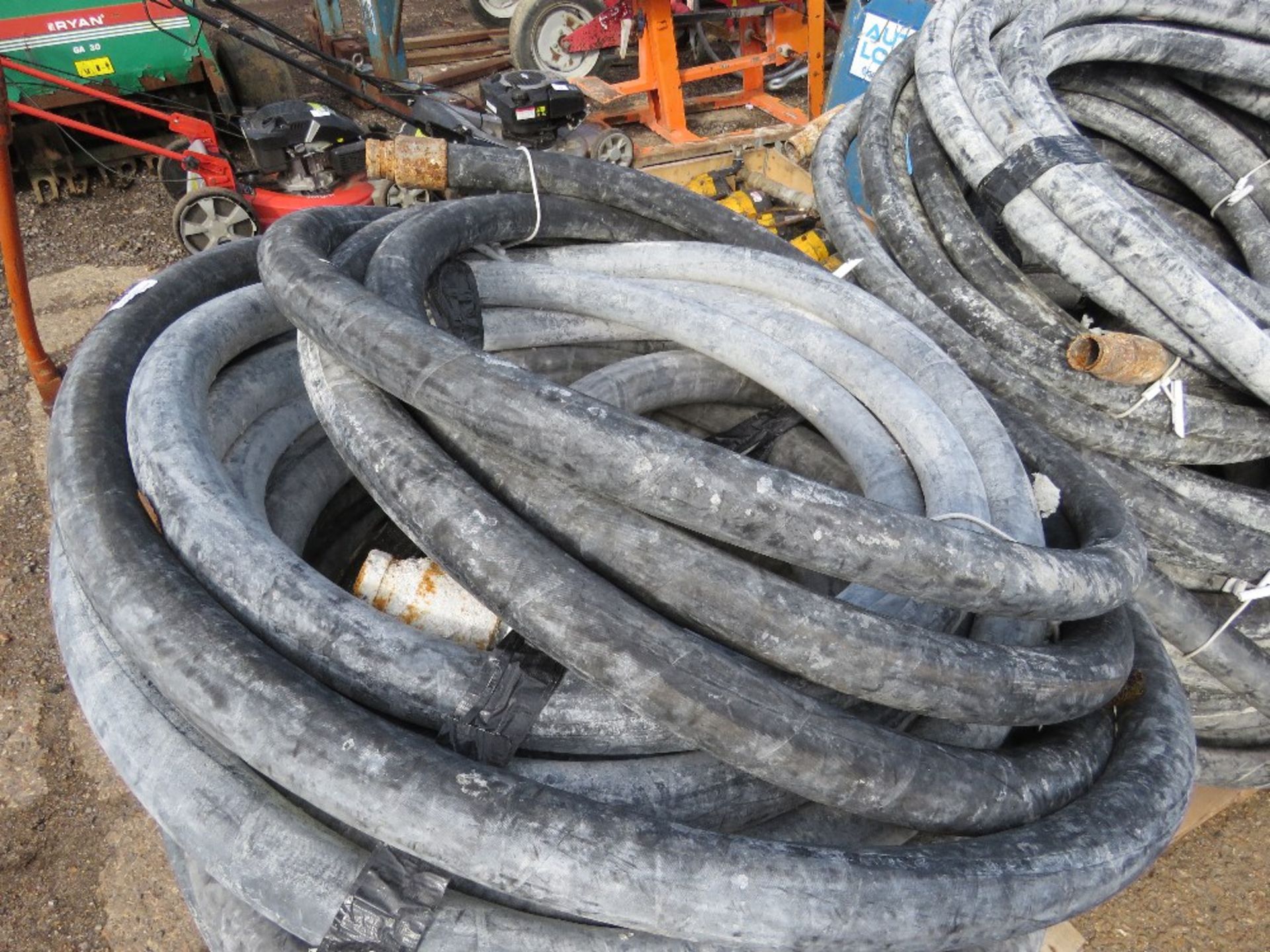 PALLET OF LARGE SIZED RUBBER SCREED PUMPING HOSES, MAINLY 60-70MM DIAMETER. SOURCED FROM DEPOT CLEAR - Image 2 of 3