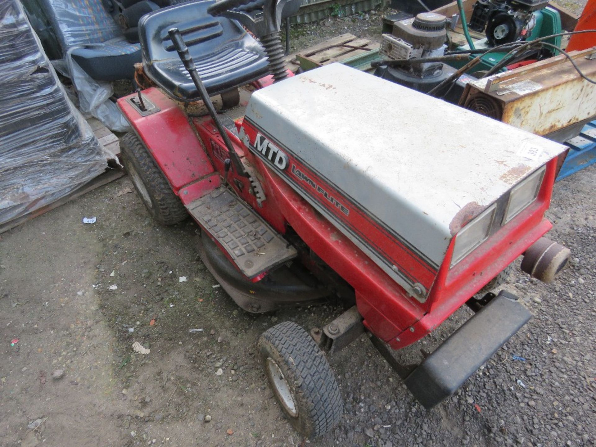 LAWNFLITE PETROL RIDE ON MOWER. THIS LOT IS SOLD UNDER THE AUCTIONEERS MARGIN SCHEME, THEREFORE NO V